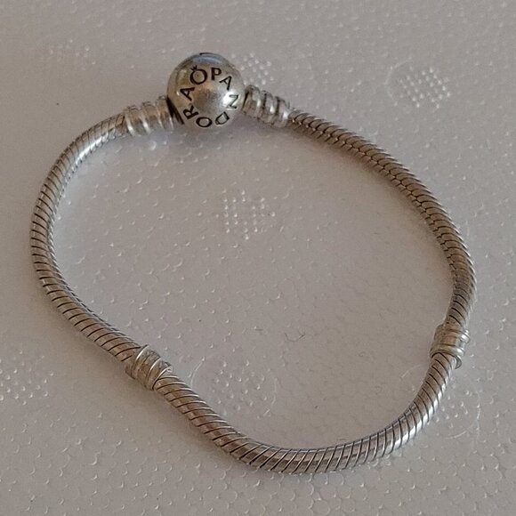 PANDORA Moments Sparkling Heart Clasp Snake Chain Bracelet Silver 6.3" - Picture 3 of 5